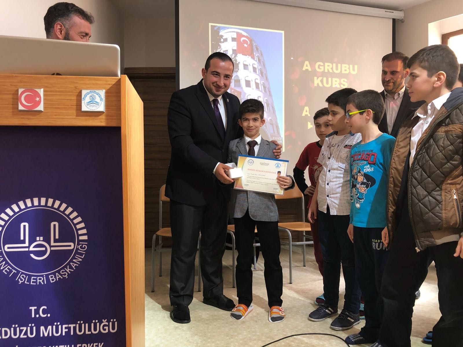 Ödüllerini Aldılar